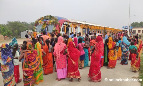 रेलको उद्घाटनपछि जनकपुरधाममा खुशियाली (फोटो फिचर)