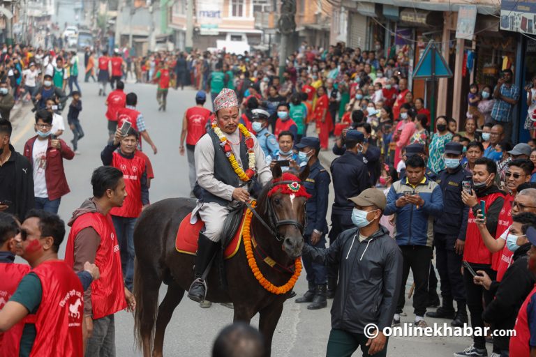 पाटनको मूलचोकदेखि बालकुमारीसम्म एकल घोडेजात्रा (फोटो फिचर)