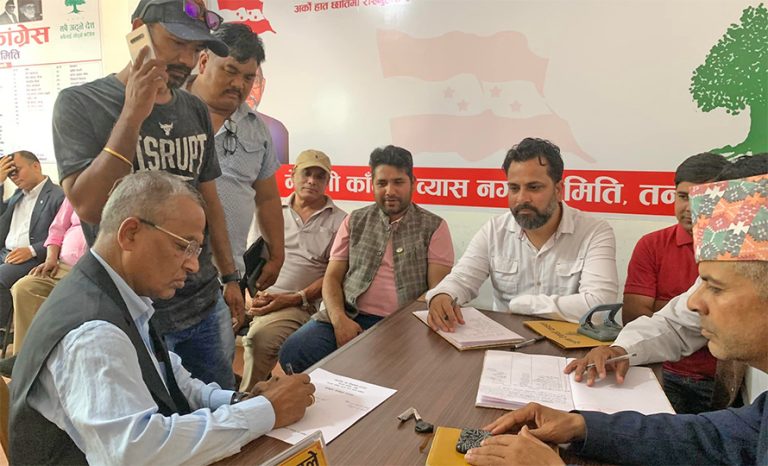 ब्यासको मेयरको उम्मेदवार बन्न कांग्रेसका १५ जनाले दिए निवेदन