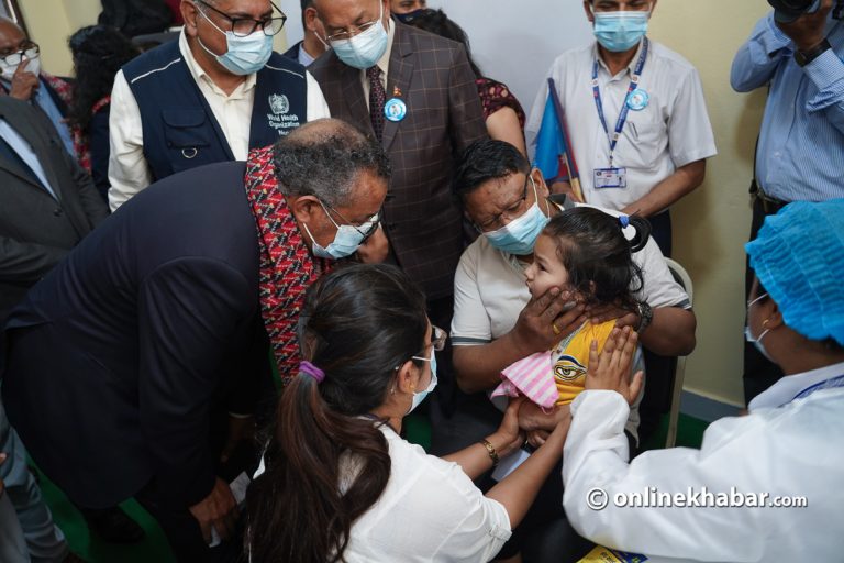 डब्ल्यूएचओका महानिर्देशक गेब्रेयससले गरे खोपकेन्द्रको अवलोकन