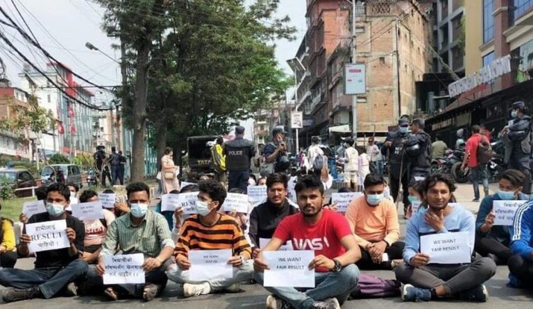 चिकित्सा शिक्षाको प्रवेश परीक्षामा नाम नदेखिएपछि परीक्षार्थी आन्दोलित