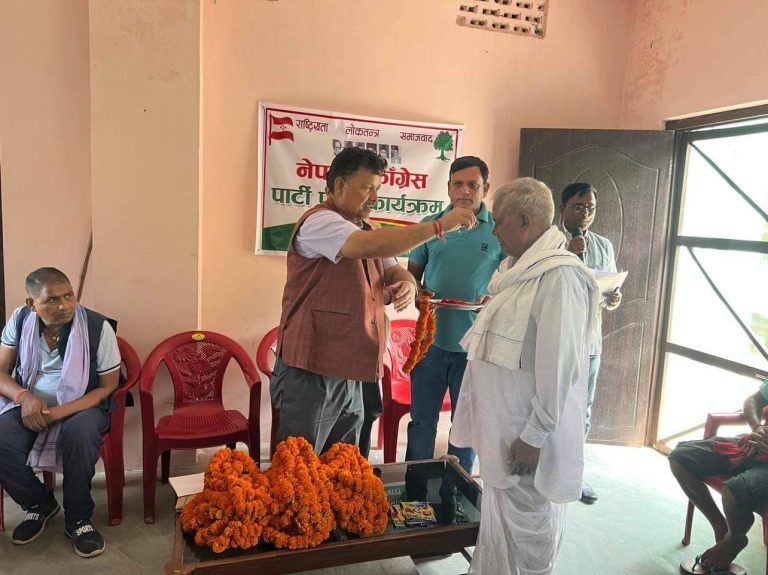 माओवादीबाट निर्वाचित वडाध्यक्षसहित लोसपाका क्षेत्रीय सभापति कांग्रेस प्रवेश