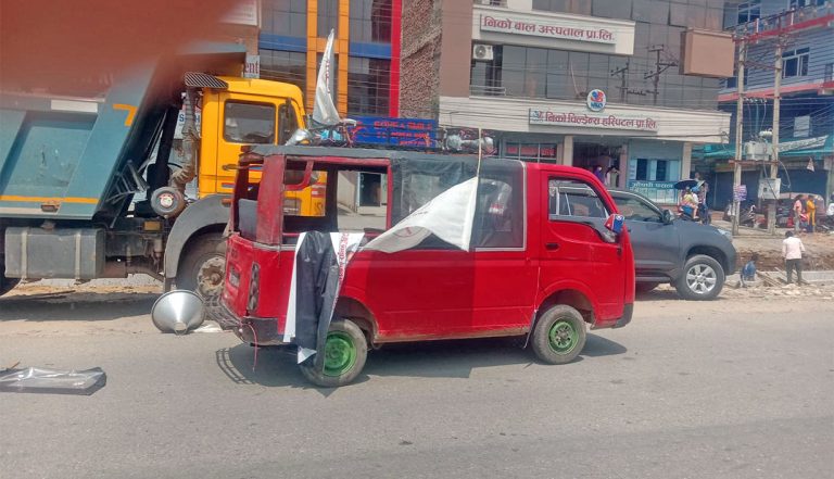 चितवनका अनिल परियारको हत्याको विरोधमा प्रदर्शन, सवारी साधन तोडफोड