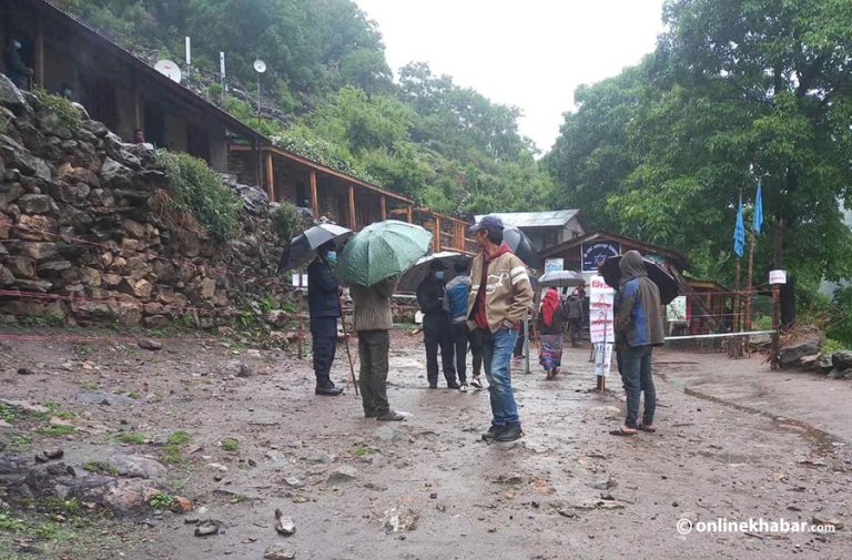 वर्षाका कारण हुम्लामा मतदान प्रभावित