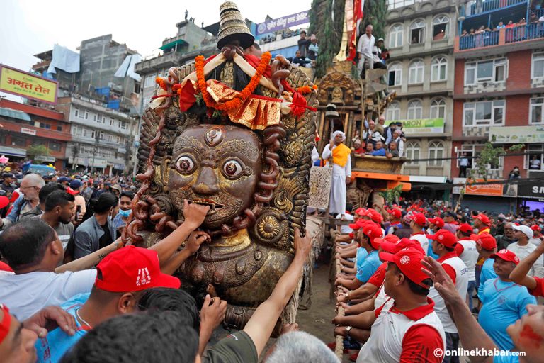 तान्न थालियो रातो मच्छिन्द्रनाथको रथ  (फोटो फिचर)