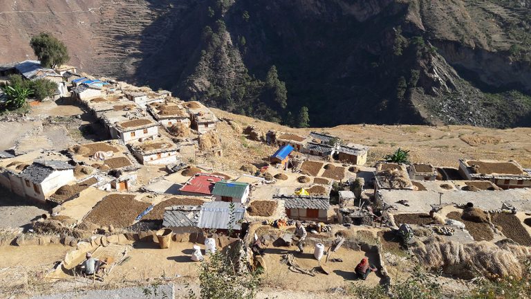 राजनीतिले दुई चिरामा विभाजित फैती गाउँ, भोज र मलामी पनि बाराबार