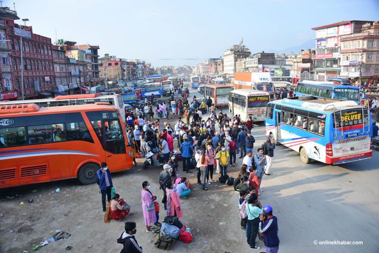 एक दिनमा काठमाडौं उपत्यकाबाट बाहिरिए ८३ हजार यात्रु