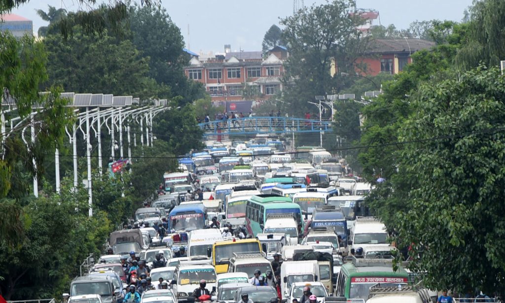 त्रिविको दीक्षान्तले काठमाडौंको ट्राफिक व्यवस्था अस्तव्यस्त