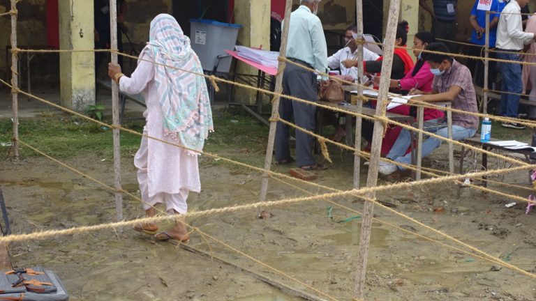 मौसम बदली, वर्षाले मतदातालाई असजिलो