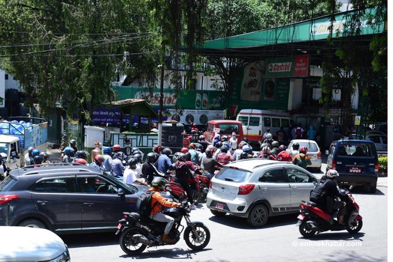 आयल निगम भन्छ- आत्तिनु पर्दैन, पेट्रोलियम आपूर्तिमा समस्या छैन