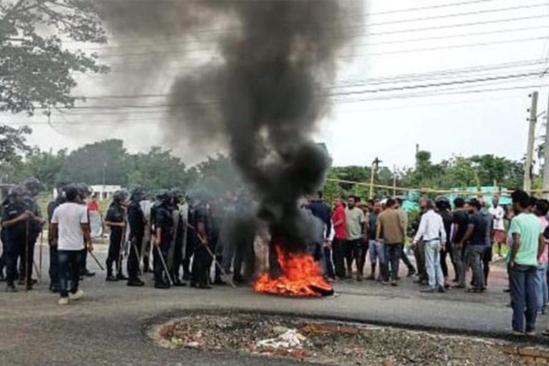 मतपत्र बढी भेटिएपछि रंगेलीमा तनाव, तीन राउन्ड अश्रु ग्याँस प्रहार