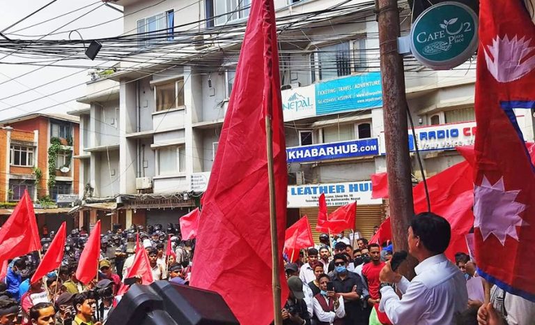 विप्लवको पार्टीले घेर्‍यो एमसीसीको कार्यालय