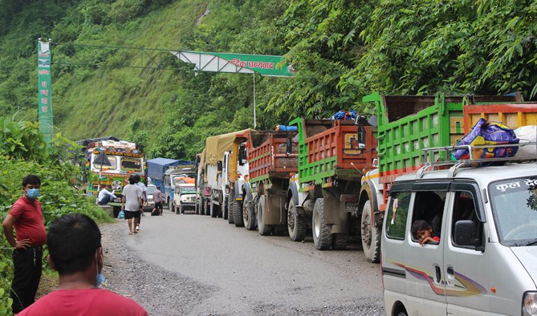 बुटवल-पाल्पा सडकमा टिपर चलाउन रोक