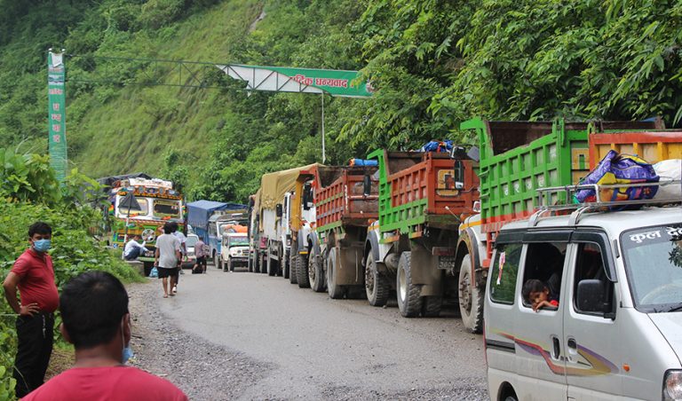 बुटवल-पाल्पा सडकमा टिपर चलाउन रोक