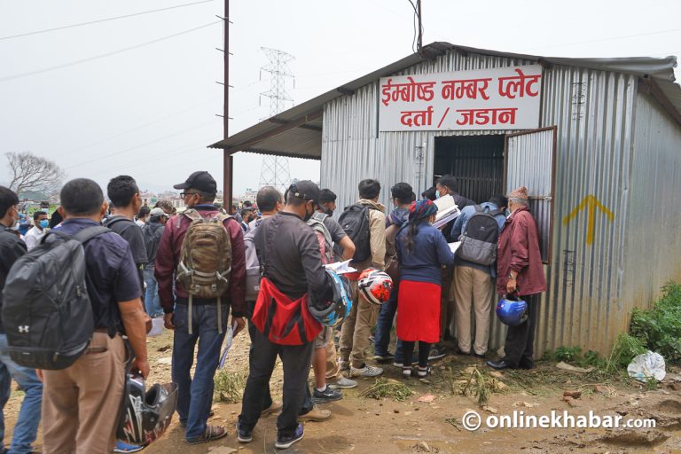 सरकारले कारबाहीको चेतावनी दिएपछि इम्बोस्ड नम्बर जडान गर्नेको भीड बढ्यो