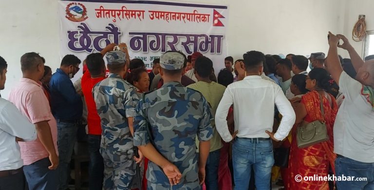 एमालेले आफ्नो बहुमत भएका ३ पालिकामा रोक्यो बजेट