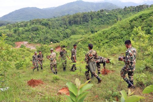 चुरे जोगाउँदै नेपाली सेना