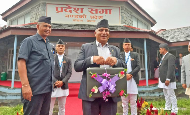 अर्थमन्त्री बरालले बेइमानी गरेको कांग्रेस र माओवादीको निष्कर्ष, हटाउन दबाव