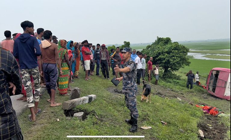 सप्तरीमा बस दुर्घटना हुँदा एकजनाको मृत्यु, ११ जना घाइते