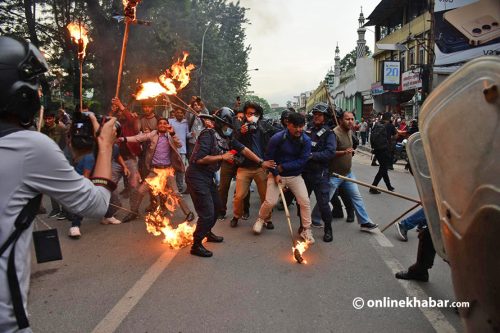 इन्धनको मूल्यवृद्धिको विरोधमा अनेरास्ववियुको प्रदर्शन, १० भन्दा बढी घाइते