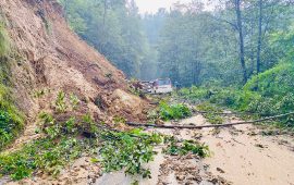 बागलुङका विभिन्न सडक अवरुद्ध, सदरमुकामसँग यातायात सम्पर्क प्रभावित