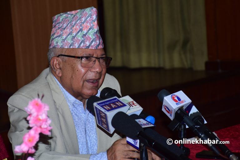 राष्ट्रपतिको कर्तव्य र जिम्मेवारी प्रष्ट पार्नुपर्छ : माधव नेपाल