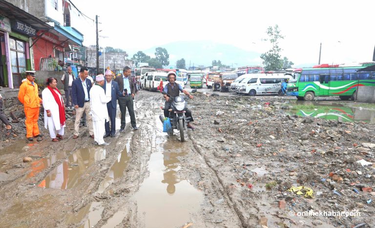 पोखरा बसपार्क : वर्षामा हिलाम्मे, हिउँदमा धुलाम्मे !