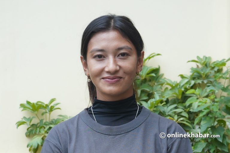 अस्मिना कर्माचार्य : पाँच विकेटले चुलिएको चर्चा
