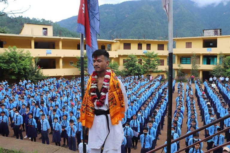 अन्तर्राष्ट्रिय प्रतियोगितामा स्वर्ण पदक विजेता विद्यार्थीलाई विद्यालयमा सम्मान