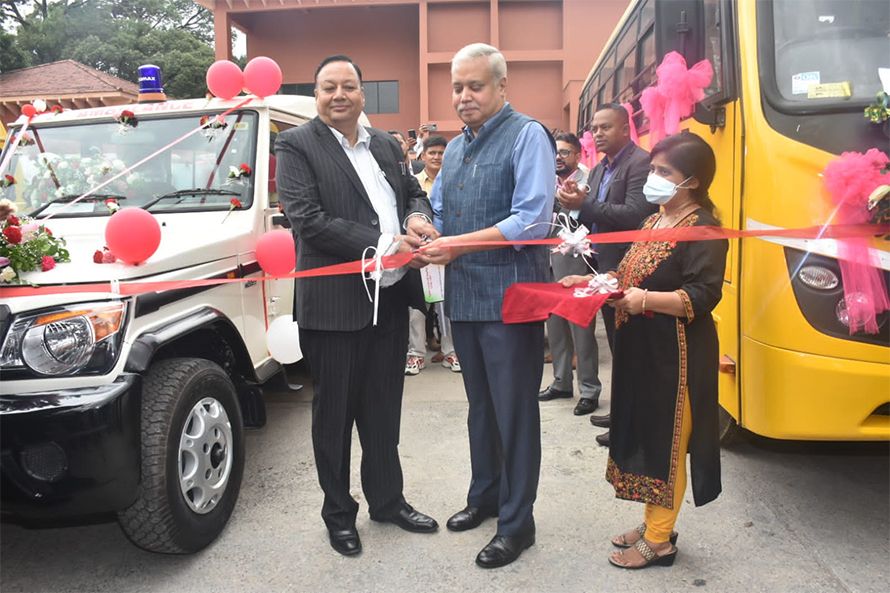 भारतीय दूतावासले दियो ७५ एम्बुलेन्स र १७ बस उपहार