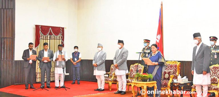 पार्टी जोगाउन असन्तुष्ट सांसदलाई मन्त्री