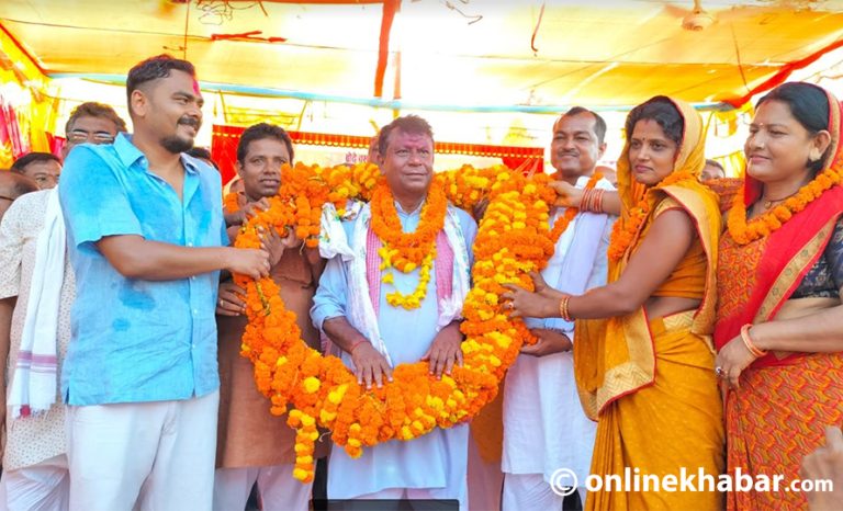 कृषिमन्त्रीलाई गृहनगरमा १०१ किलोको मालाले स्वागत