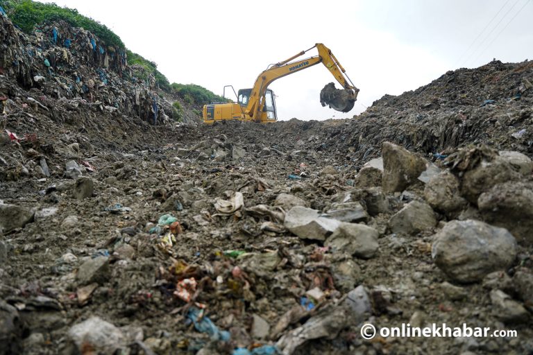 काठमाडौंको फोहोर फाल्न नदिने दुई पालिकाको चेतावनी