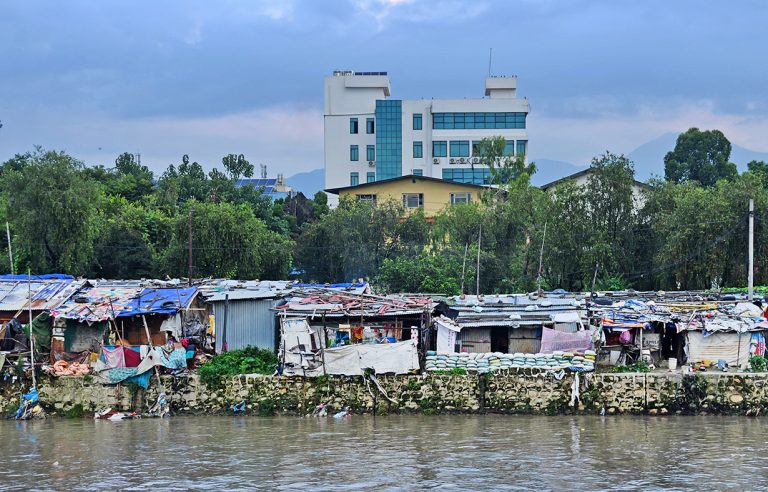 सुकुम्बासी बस्ती हटाउन बाटो खुल्यो, विकल्प भने दिनुपर्ने