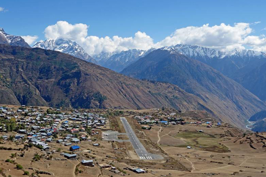 हुम्लाबाट उड्न ठिक्क परेको नेपाल एयरलाइन्सको हवाईजहाजमा समस्या, यात्रुलाई ओरालियो