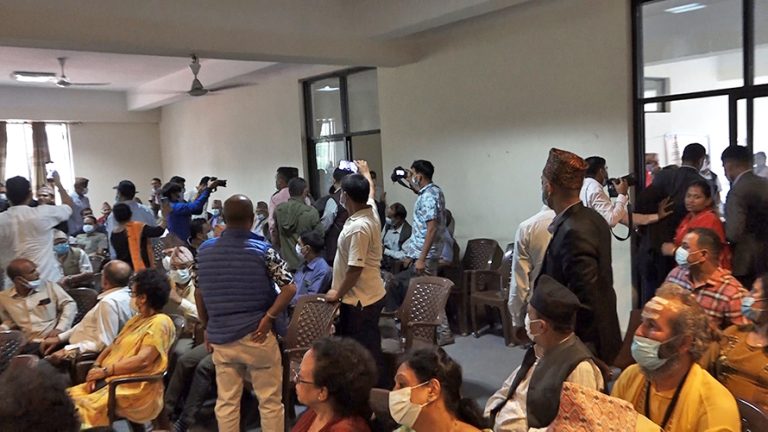 प्रधानमन्त्री देउवाविरुद्ध नाराबाजी