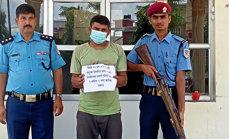 किराना पसलबाट कटुवा पेस्तोल बरामद, सञ्चालक पक्राउ