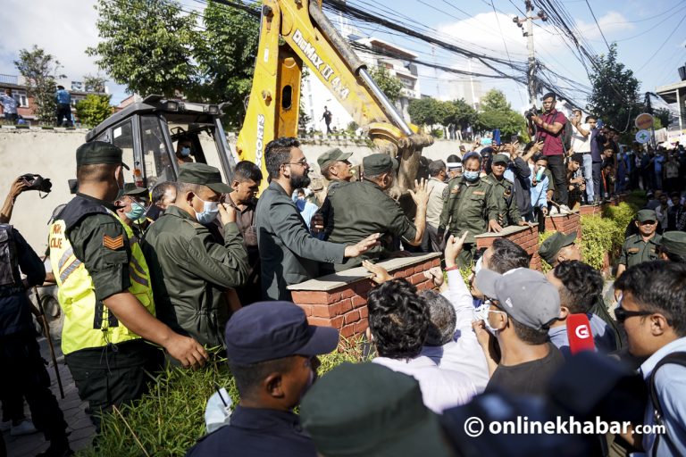 राहदानी विभागको अनुगमनमा काठमाडौं महानगरको टोली