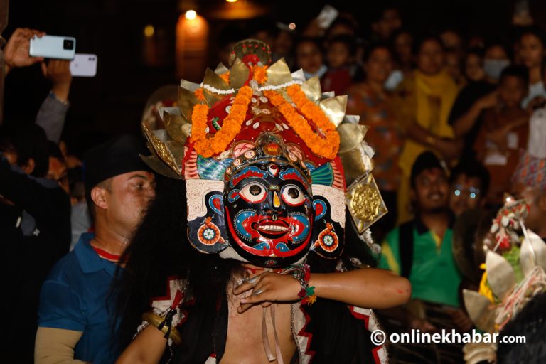 भक्तपुरमा रातभर भैरव र महाकाली नाच (फोटो फिचर)