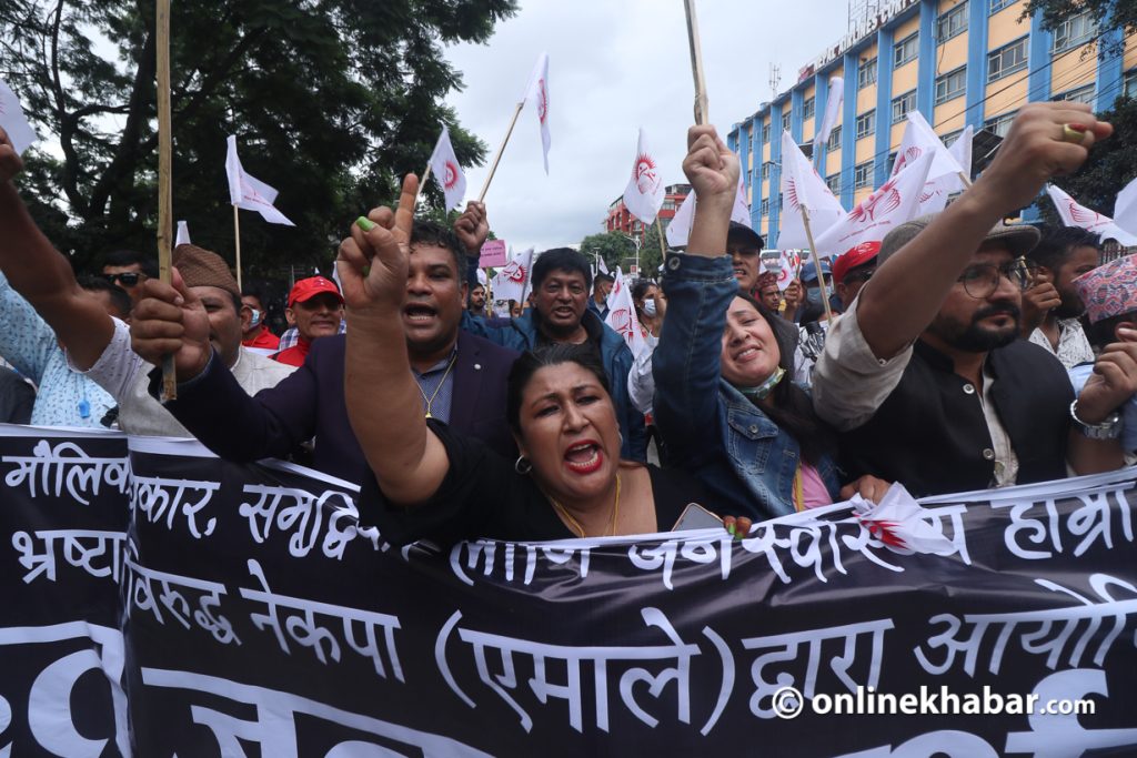 महंगी र भ्रष्टाचारविरुद्ध वसन्तपुरमा एमालेको प्रदर्शन