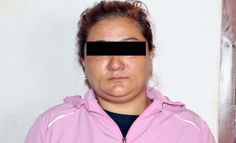 क्यानडा पठाइदिन्छु भन्‍दै रकम ठगी गरेको आरोपमा अत्तरखेलबाट महिला पक्राउ
