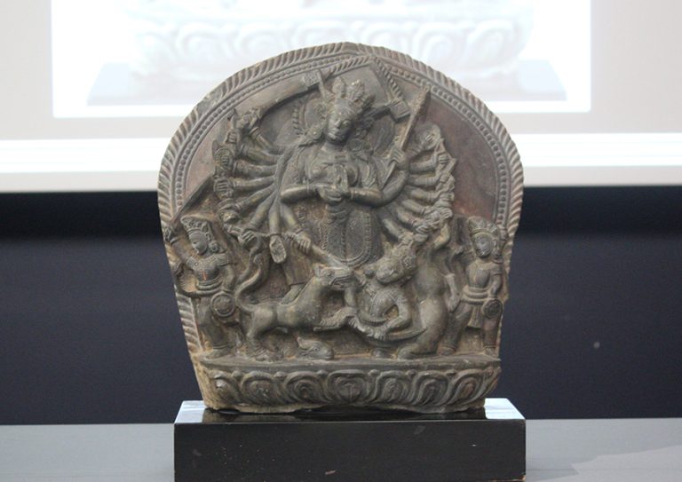 पुरातात्विक महत्वको दूर्गाको मूर्ति अमेरिकाबाट नेपाल फर्काइँदै