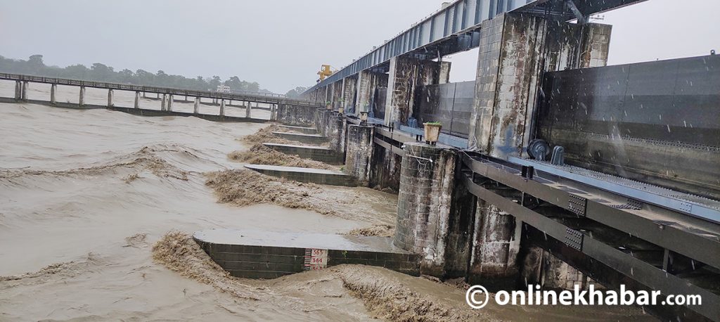 भारतले खोलिदियो गण्डक बाँधका सबै ढोका, नवलपरासीका ४० बढी गाउँ डुबानको जोखिममा