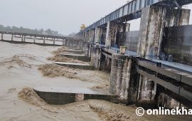 गण्डक ब्यारेजमा २ लाख ७३ हजार क्युसेक पानीको प्रवाह, खतरा सूचकनजिक