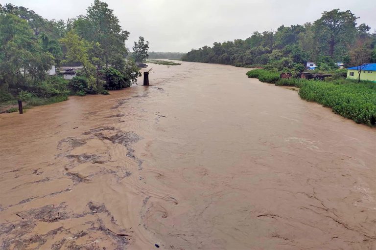 मोहना नदीको बाढीले खतराको तह नाघ्यो, सतर्कता अपनाउन आग्रह