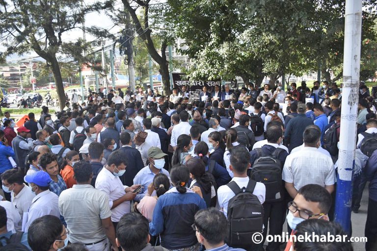 माइतीघरमा कर्मचारीहरुको ‘खबरदारी सभा’