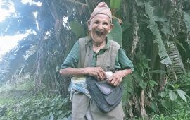 ९७ वर्षीय खड्गबहादुर थापा भन्छन् : रोगले छोएन, दुःखले छोडेन