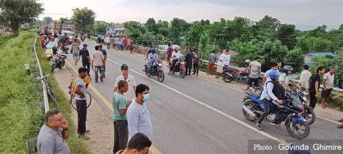 अपडेट : रत्ननगरमा अवरुद्ध राजमार्ग प्रहरीले खुलायो