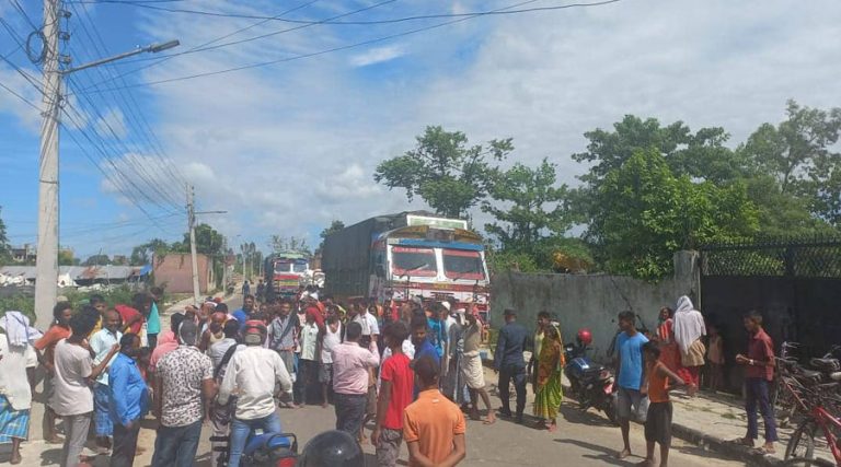 कृषि सामग्रीको गोदाममा रहेको ४ ट्रक मल पर्साका किसानको कब्जामा