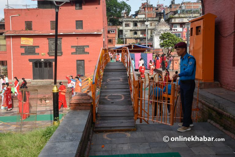 पशुपति दर्शन गर्ने लाइनमा छैन पहिले जस्तो भिड, २४ सय प्रहरी परिचालन